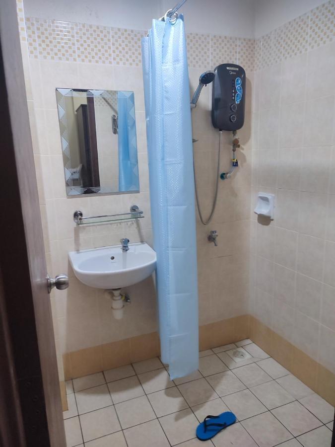 Sofea Inn Bukit Merah - Suria A7733 Kampong Selemat Exterior photo