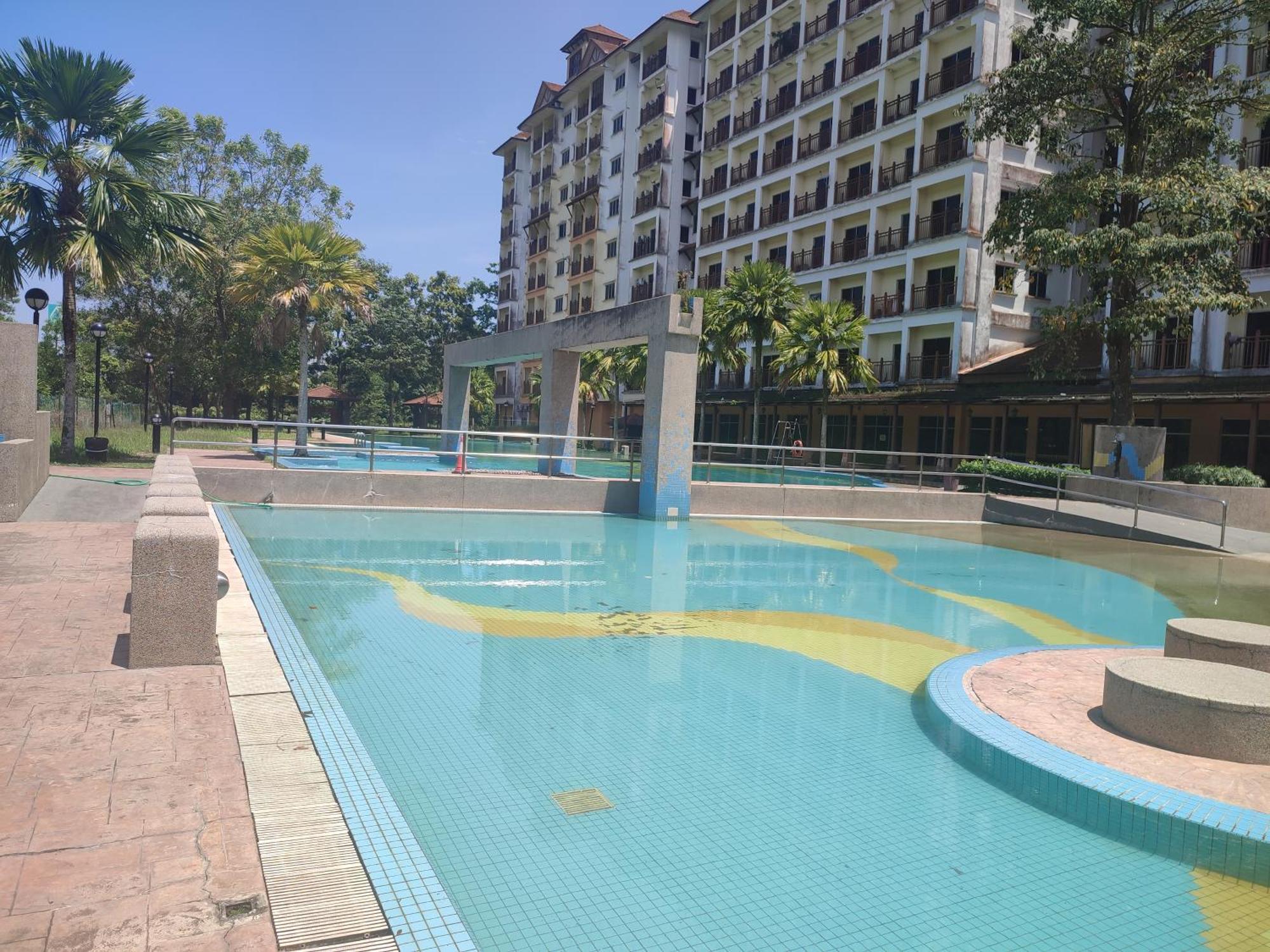Sofea Inn Bukit Merah - Suria A7733 Kampong Selemat Exterior photo