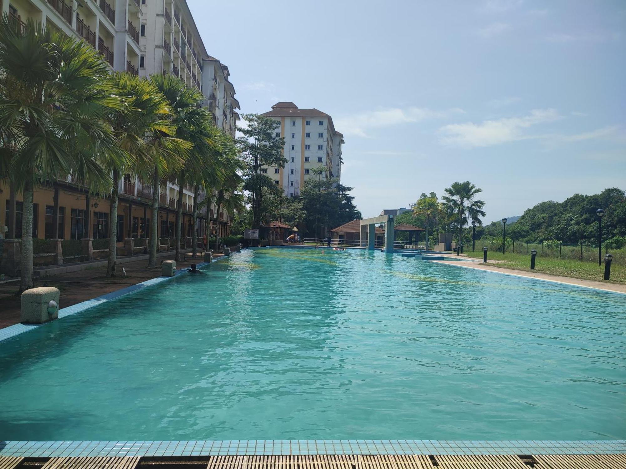 Sofea Inn Bukit Merah - Suria A7733 Kampong Selemat Exterior photo
