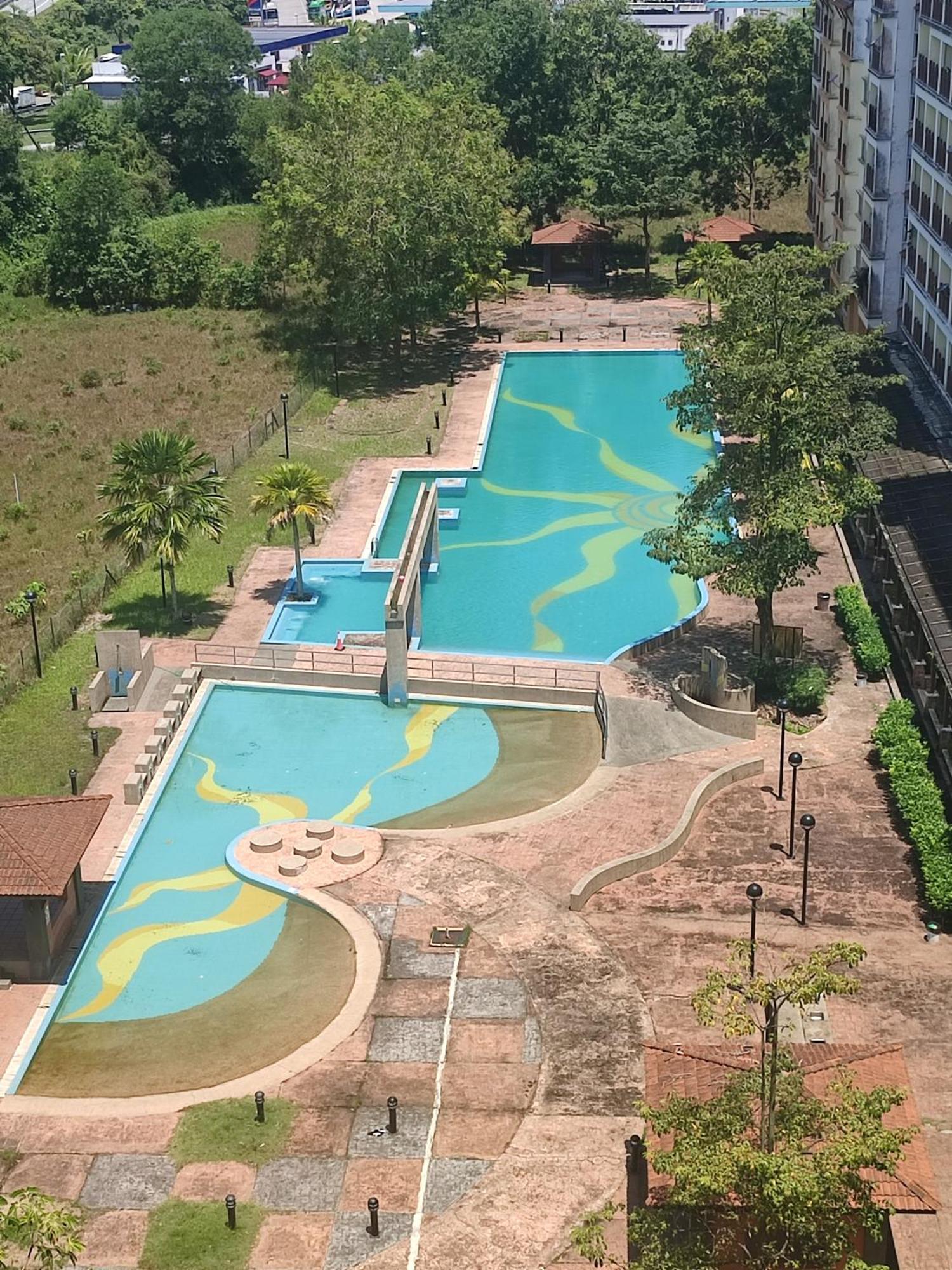 Sofea Inn Bukit Merah - Suria A7733 Kampong Selemat Exterior photo